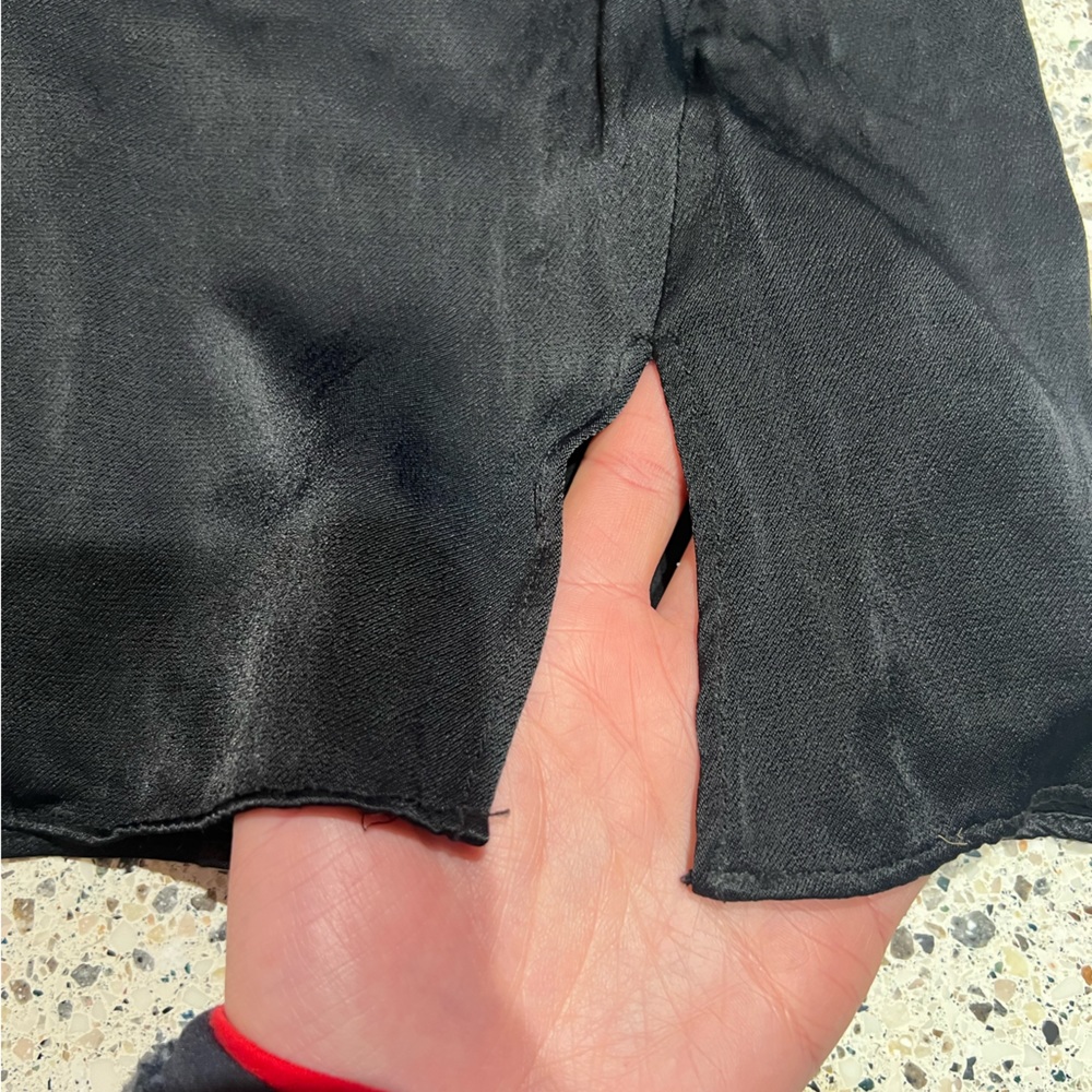 Aritzia | Patio Satin Mini Skirt in Black - Size 6 - Picture 3 of 7